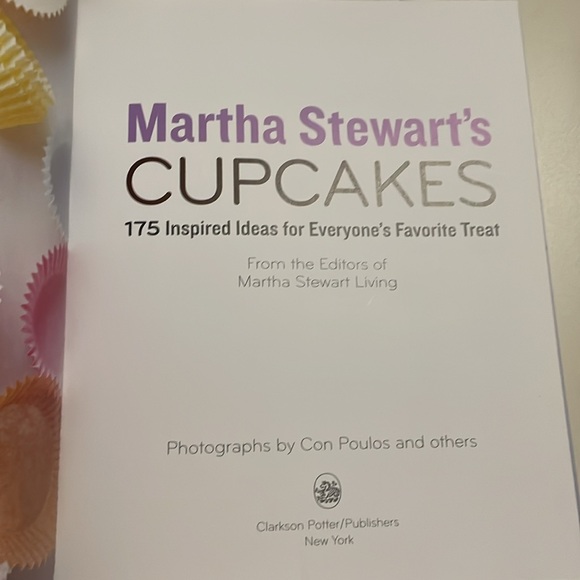 MARTHA STEWART UEC Cupcake cookbook 175 inspired ideas everyones favorite treat - Picture 6 of 16